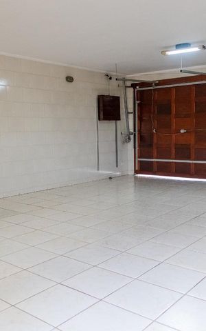 Casa à venda com 223m², 3 quartos e 4 vagas Casa à venda com 223m², 3 quartos e 4 vagasGaragem