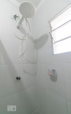 Apartamento para alugar com 55m², 2 quartos e sem vagaBanheiro - Chuveiro