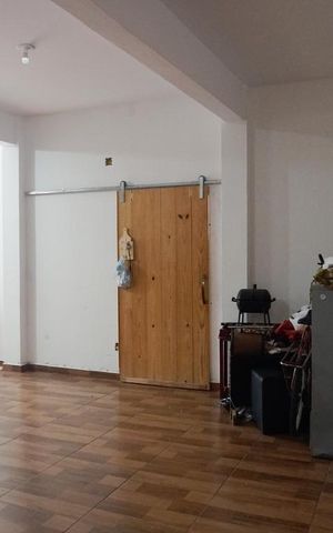 Casa à venda com 300m², 2 quartos e 3 vagasSalão