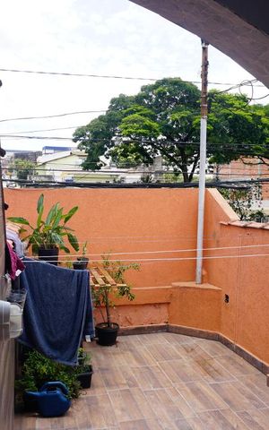 Casa à venda com 300m², 2 quartos e 3 vagasFrente da Casa