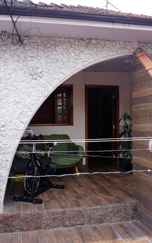 Casa à venda com 300m², 2 quartos e 3 vagasFrente da Casa