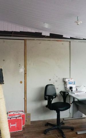 Casa à venda com 300m², 2 quartos e 3 vagasEscritório