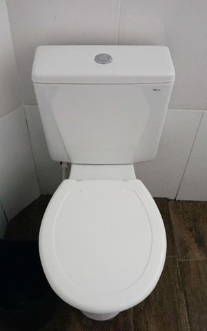 Casa à venda com 300m², 2 quartos e 3 vagasBanheiro da Suíte 1