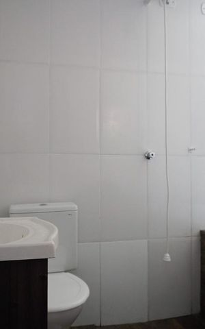 Casa à venda com 300m², 2 quartos e 3 vagasBanheiro da Suíte 1