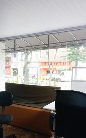 Casa à venda com 300m², 2 quartos e 3 vagasEscritório