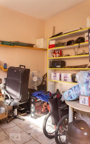 Casa à venda com 230m², 5 quartos e 3 vagas Casa à venda com 230m², 5 quartos e 3 vagasQuarto de Serviço