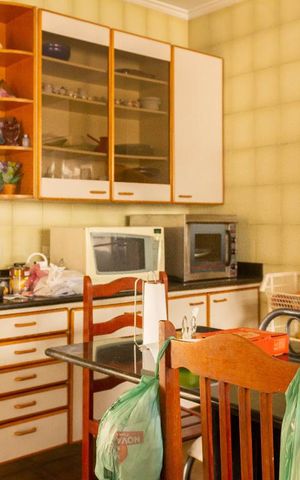 Casa à venda com 230m², 5 quartos e 3 vagas Casa à venda com 230m², 5 quartos e 3 vagasCozinha