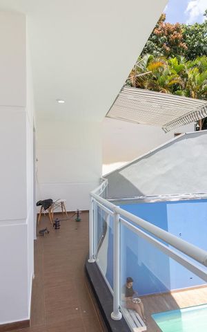 Casa à venda com 700m², 8 quartos e 8 vagas Casa à venda com 700m², 8 quartos e 8 vagasVaranda das Suítes