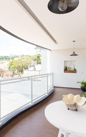 Casa à venda com 700m², 8 quartos e 8 vagas Casa à venda com 700m², 8 quartos e 8 vagasVaranda da Sala