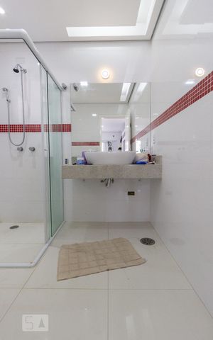 Casa à venda com 700m², 8 quartos e 8 vagas Casa à venda com 700m², 8 quartos e 8 vagasBanheiro da Suíte 4