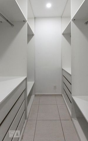Apartamento à venda com 126m², 3 quartos e 2 vagas Apartamento à venda com 126m², 3 quartos e 2 vagasCloset da suíte