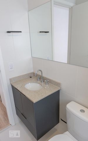 Apartamento à venda com 72m², 2 quartos e 2 vagas Apartamento à venda com 72m², 2 quartos e 2 vagasBanheiro da Suíte