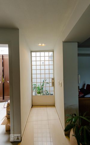 Casa à venda com 300m², 4 quartos e 4 vagas Casa à venda com 300m², 4 quartos e 4 vagasEntrada