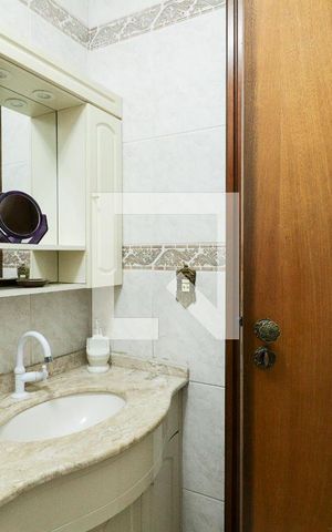 Casa para alugar com 169m², 3 quartos e 2 vagasBanheiro Social