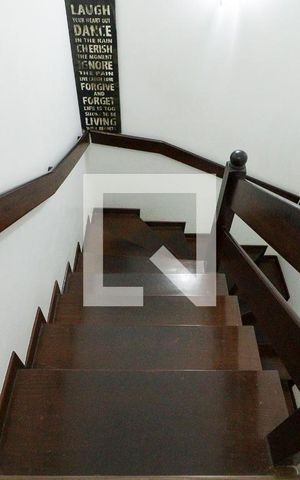 Casa para alugar com 169m², 3 quartos e 2 vagasEscada