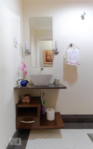 Casa à venda com 400m², 5 quartos e 4 vagas Casa à venda com 400m², 5 quartos e 4 vagasLavabo