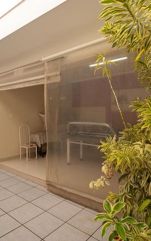 Casa à venda com 400m², 5 quartos e 4 vagas Casa à venda com 400m², 5 quartos e 4 vagasQuintal