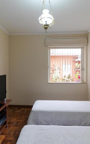 Casa à venda com 400m², 5 quartos e 4 vagas Casa à venda com 400m², 5 quartos e 4 vagasQuarto