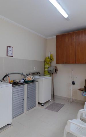 Casa à venda com 400m², 5 quartos e 4 vagas Casa à venda com 400m², 5 quartos e 4 vagasÁrea de Serviço 02