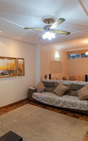 Casa à venda com 400m², 5 quartos e 4 vagas Casa à venda com 400m², 5 quartos e 4 vagasSalas