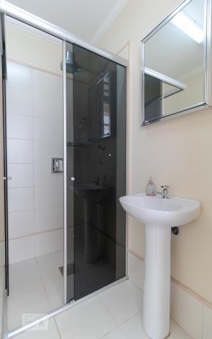 Casa à venda com 400m², 5 quartos e 4 vagas Casa à venda com 400m², 5 quartos e 4 vagasBanheiro de Serviço