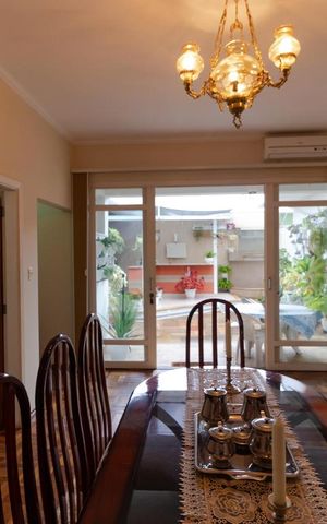 Casa à venda com 400m², 5 quartos e 4 vagas Casa à venda com 400m², 5 quartos e 4 vagasSala de Jantar
