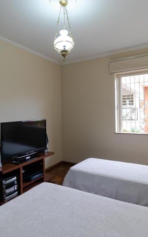 Casa à venda com 400m², 5 quartos e 4 vagas Casa à venda com 400m², 5 quartos e 4 vagasQuarto