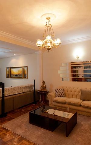 Casa à venda com 400m², 5 quartos e 4 vagas Casa à venda com 400m², 5 quartos e 4 vagasSalas