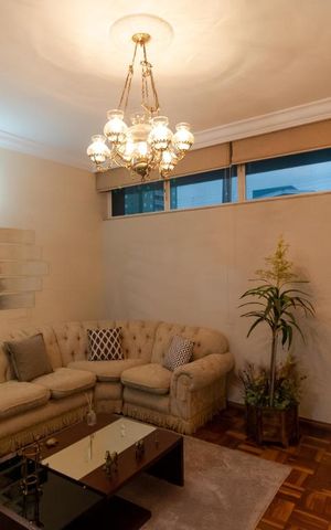 Casa à venda com 400m², 5 quartos e 4 vagas Casa à venda com 400m², 5 quartos e 4 vagasSalas