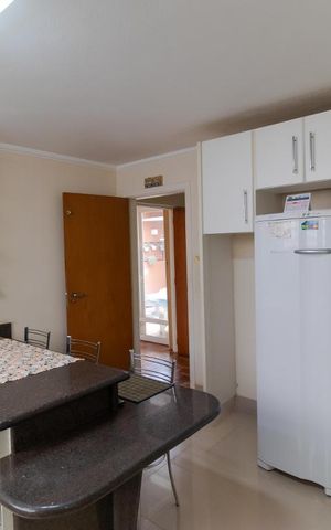 Casa à venda com 400m², 5 quartos e 4 vagas Casa à venda com 400m², 5 quartos e 4 vagasCozinha