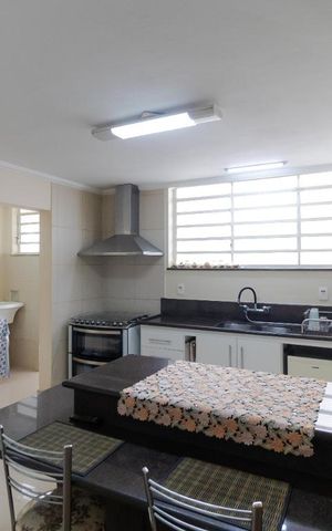 Casa à venda com 400m², 5 quartos e 4 vagas Casa à venda com 400m², 5 quartos e 4 vagasCozinha
