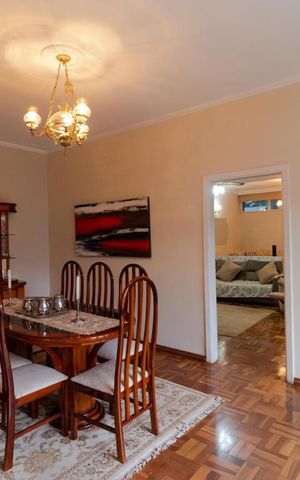 Casa à venda com 400m², 5 quartos e 4 vagas Casa à venda com 400m², 5 quartos e 4 vagasSala de Jantar