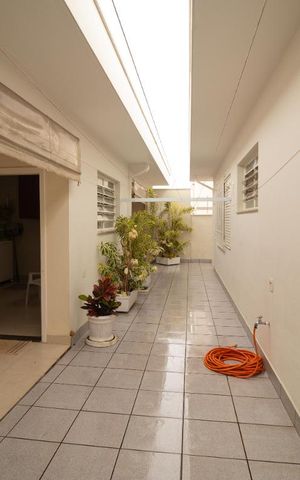 Casa à venda com 400m², 5 quartos e 4 vagas Casa à venda com 400m², 5 quartos e 4 vagasQuintal