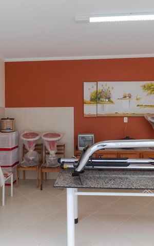 Casa à venda com 400m², 5 quartos e 4 vagas Casa à venda com 400m², 5 quartos e 4 vagasVaranda
