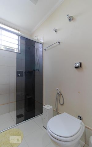 Casa à venda com 400m², 5 quartos e 4 vagas Casa à venda com 400m², 5 quartos e 4 vagasBanheiro da Suíte 02