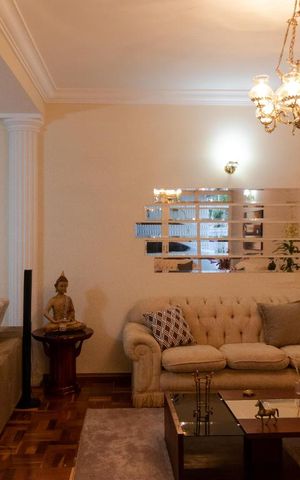 Casa à venda com 400m², 5 quartos e 4 vagas Casa à venda com 400m², 5 quartos e 4 vagasSalas