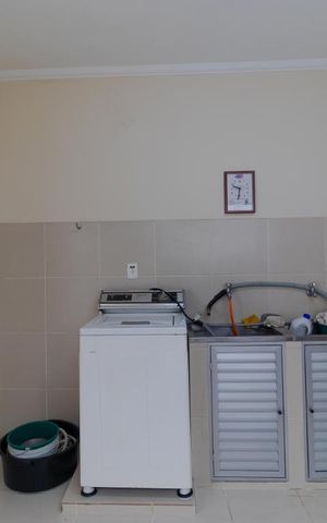Casa à venda com 400m², 5 quartos e 4 vagas Casa à venda com 400m², 5 quartos e 4 vagasÁrea de Serviço 02