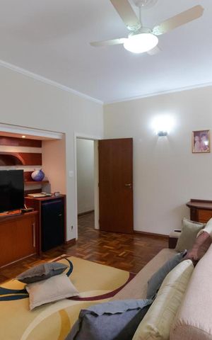Casa à venda com 400m², 5 quartos e 4 vagas Casa à venda com 400m², 5 quartos e 4 vagasSala de TV e Escritório
