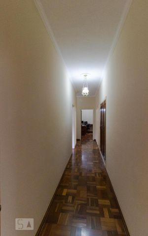 Casa à venda com 400m², 5 quartos e 4 vagas Casa à venda com 400m², 5 quartos e 4 vagasCorredor