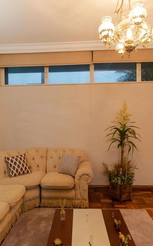Casa à venda com 400m², 5 quartos e 4 vagas Casa à venda com 400m², 5 quartos e 4 vagasSalas
