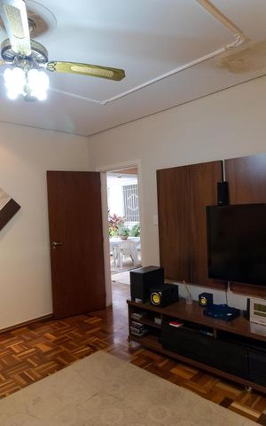 Casa à venda com 400m², 5 quartos e 4 vagas Casa à venda com 400m², 5 quartos e 4 vagasSalas