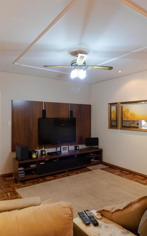 Casa à venda com 400m², 5 quartos e 4 vagas Casa à venda com 400m², 5 quartos e 4 vagasSalas
