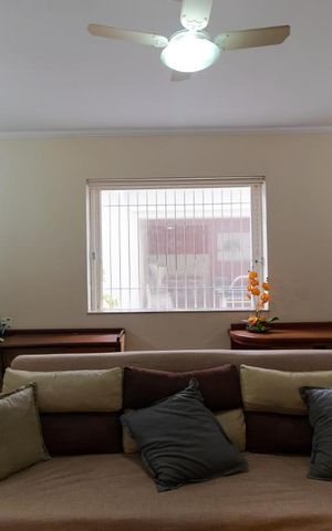 Casa à venda com 400m², 5 quartos e 4 vagas Casa à venda com 400m², 5 quartos e 4 vagasSala de TV e Escritório