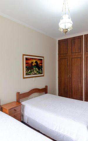 Casa à venda com 400m², 5 quartos e 4 vagas Casa à venda com 400m², 5 quartos e 4 vagasQuarto