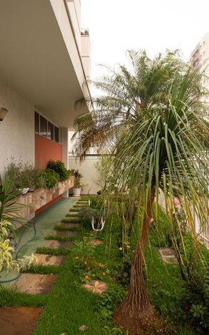 Casa à venda com 400m², 5 quartos e 4 vagas Casa à venda com 400m², 5 quartos e 4 vagasJardim