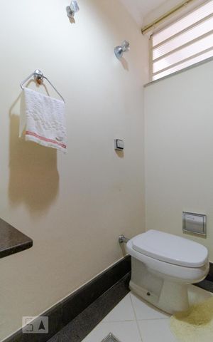 Casa à venda com 400m², 5 quartos e 4 vagas Casa à venda com 400m², 5 quartos e 4 vagasLavabo