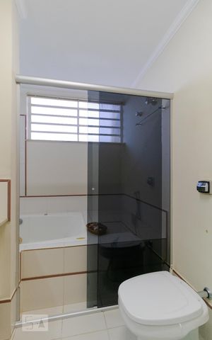 Casa à venda com 400m², 5 quartos e 4 vagas Casa à venda com 400m², 5 quartos e 4 vagasBanheiro