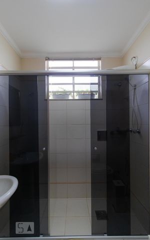 Casa à venda com 400m², 5 quartos e 4 vagas Casa à venda com 400m², 5 quartos e 4 vagasBanheiro da Suíte 02