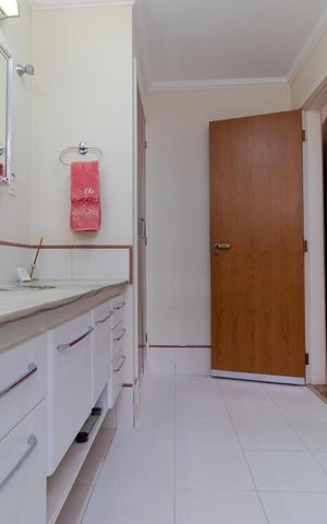 Casa à venda com 400m², 5 quartos e 4 vagas Casa à venda com 400m², 5 quartos e 4 vagasBanheiro da Suíte 01
