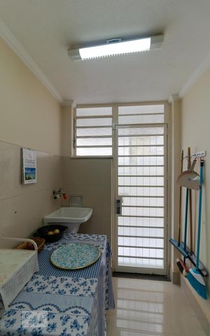 Casa à venda com 400m², 5 quartos e 4 vagas Casa à venda com 400m², 5 quartos e 4 vagasÁrea de Serviço 01